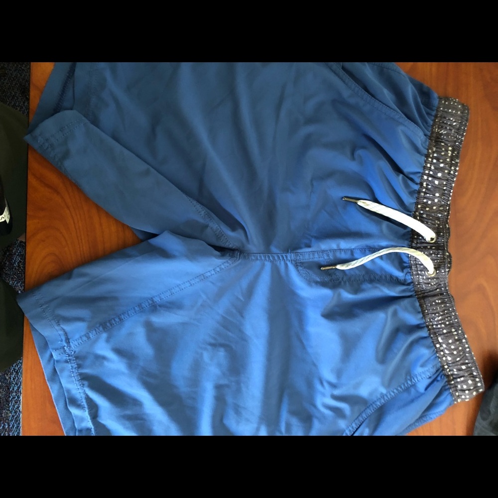 Vuori Shorts